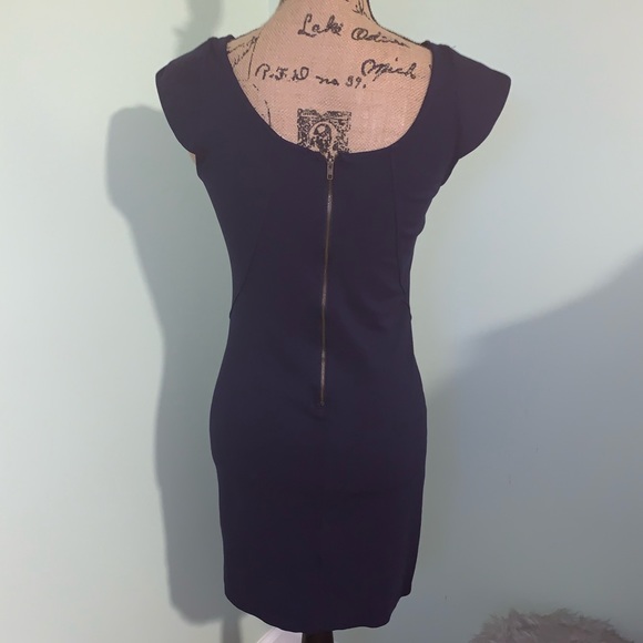 Dress - Picture 3 of 5